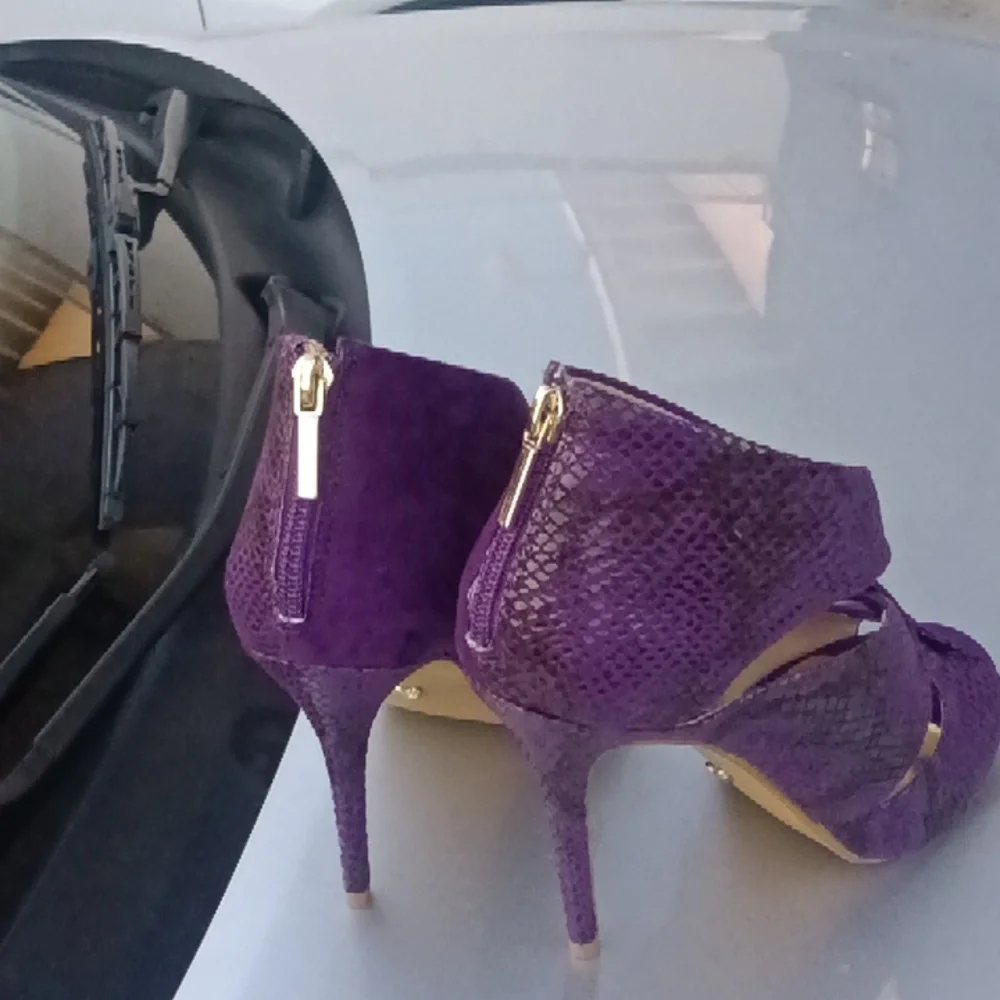 Used - Picture 3 of 4